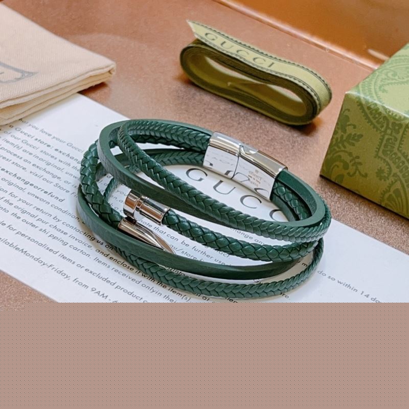 G*u*i bracelets